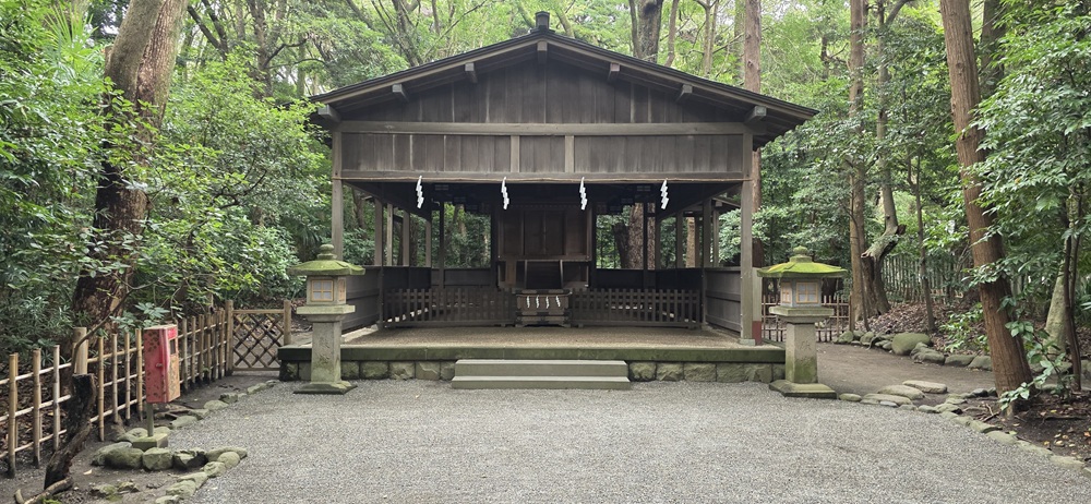 普段人のいない祖霊社