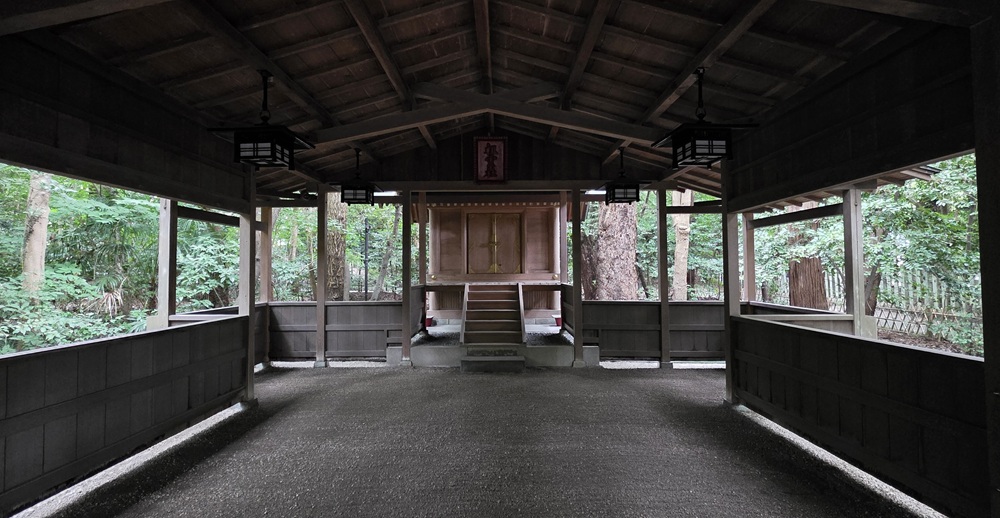 祖霊社の中