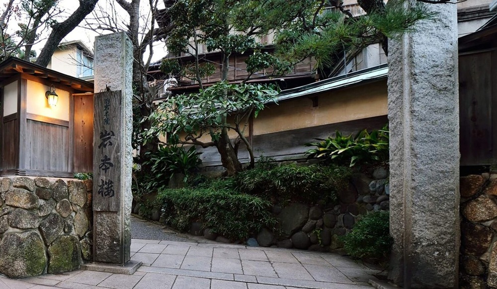 岩本楼の正面